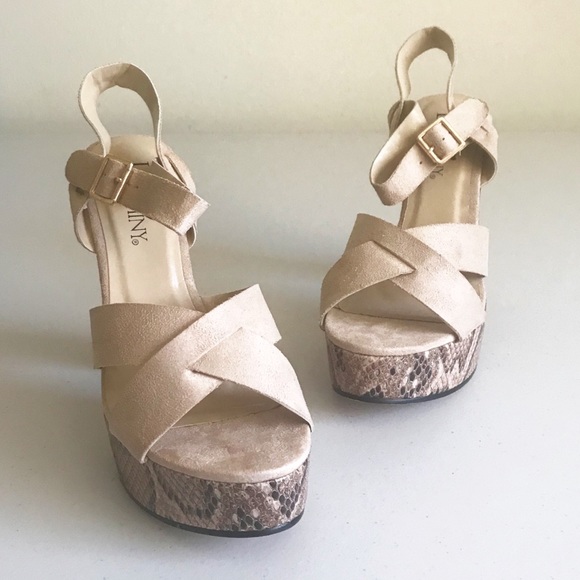 Luichiny Shoes - Luichiny Faux Suede Snake Embossed Heels